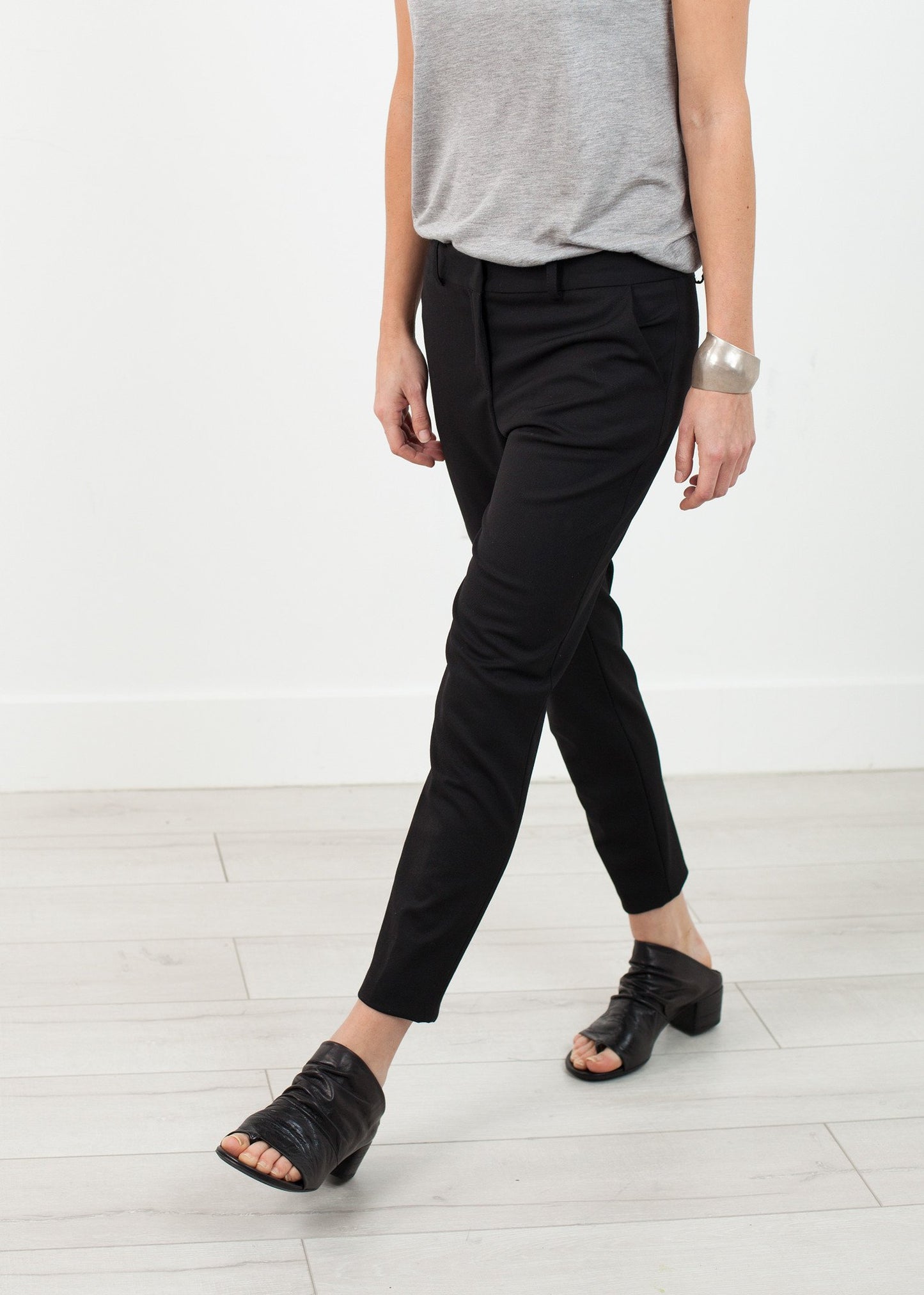 Stretch Fitted Pant in Black