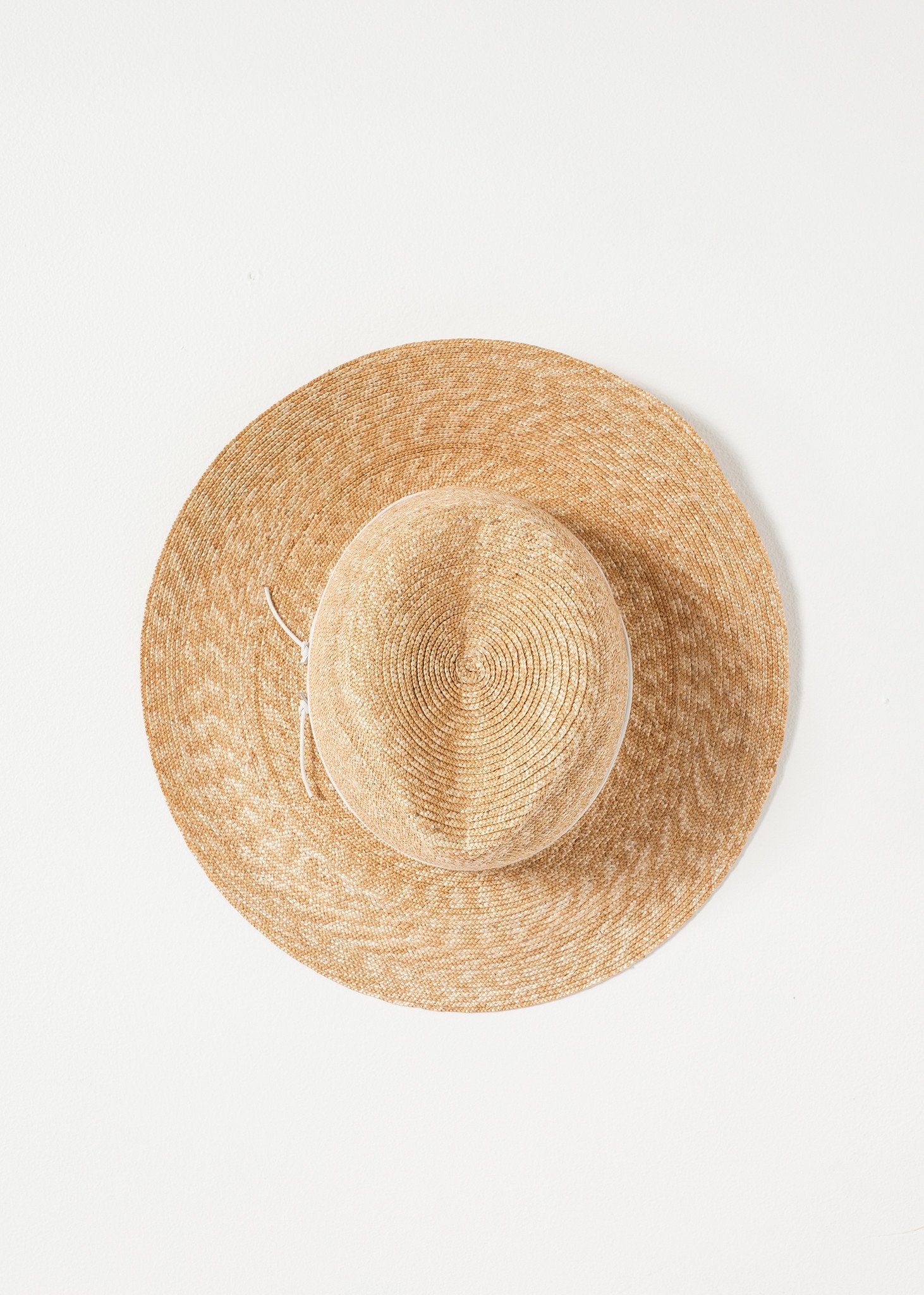 Wrapped Up Hat in Straw/White